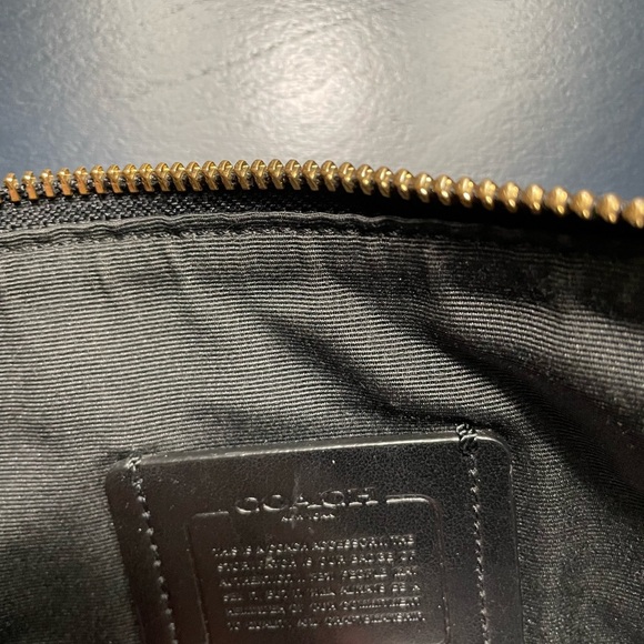 Coach large wristlet clutch very good condition - Picture 4 of 4